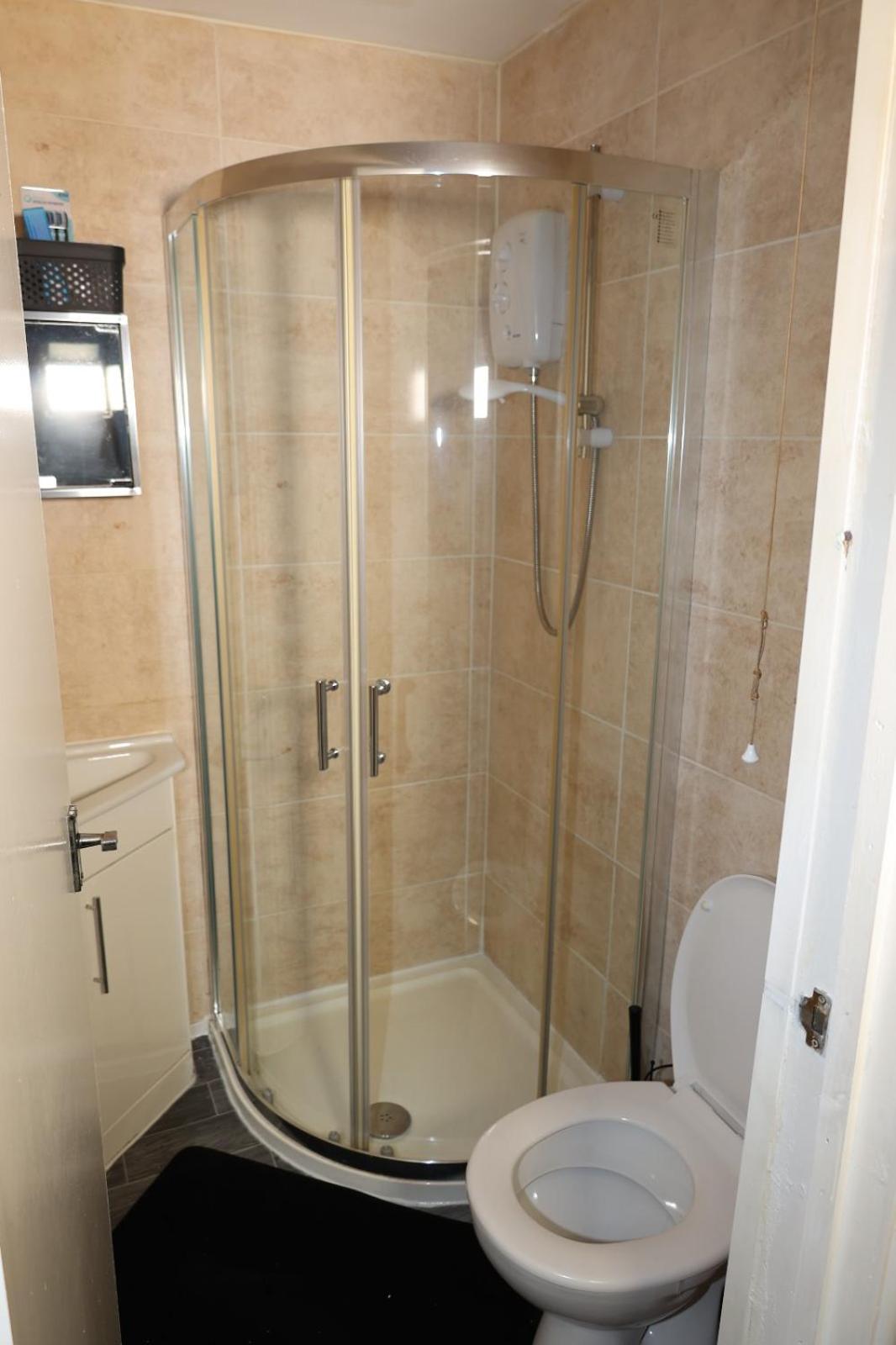 Lausory King Bed Living Your Luxe Home Away Nottingham Esterno foto
